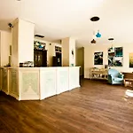 T And G Hotel *