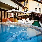 T And G Hotel *
